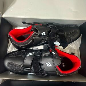 NWT - PELOTON CYCLING SHOES *NEVER WORN* Size 40/Size 8.5 Women’s